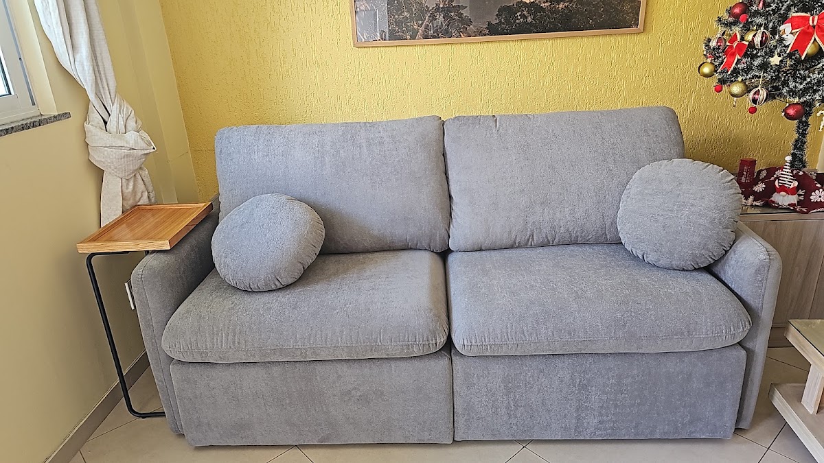 Sofá cinza entregue em residência de cliente
